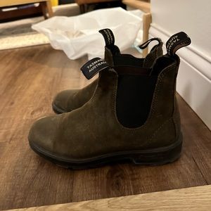 Blundstone Boots Originals #1615 in Dark Olive